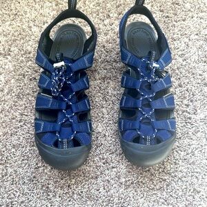 Size 10 women’s keen biking sandals